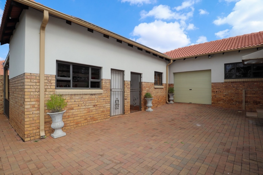 3 Bedroom Property for Sale in Wilkoppies North West